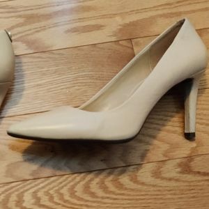 Michael Kors beige heels